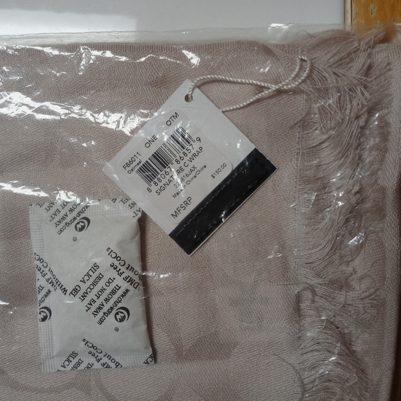 NWT Coach Signature Canvas Wrap in Oatmeal - Picture 6 of 6